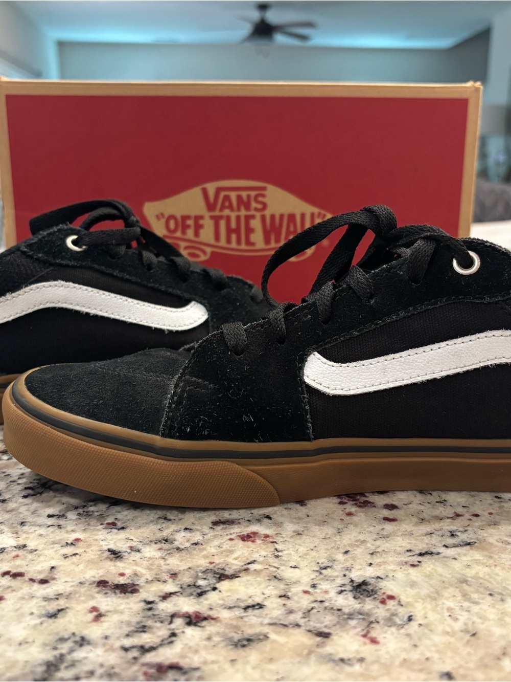 Vans Size: 10 Men’s Black White Gum Classic Skate Sneakers - Picture 3 of 3